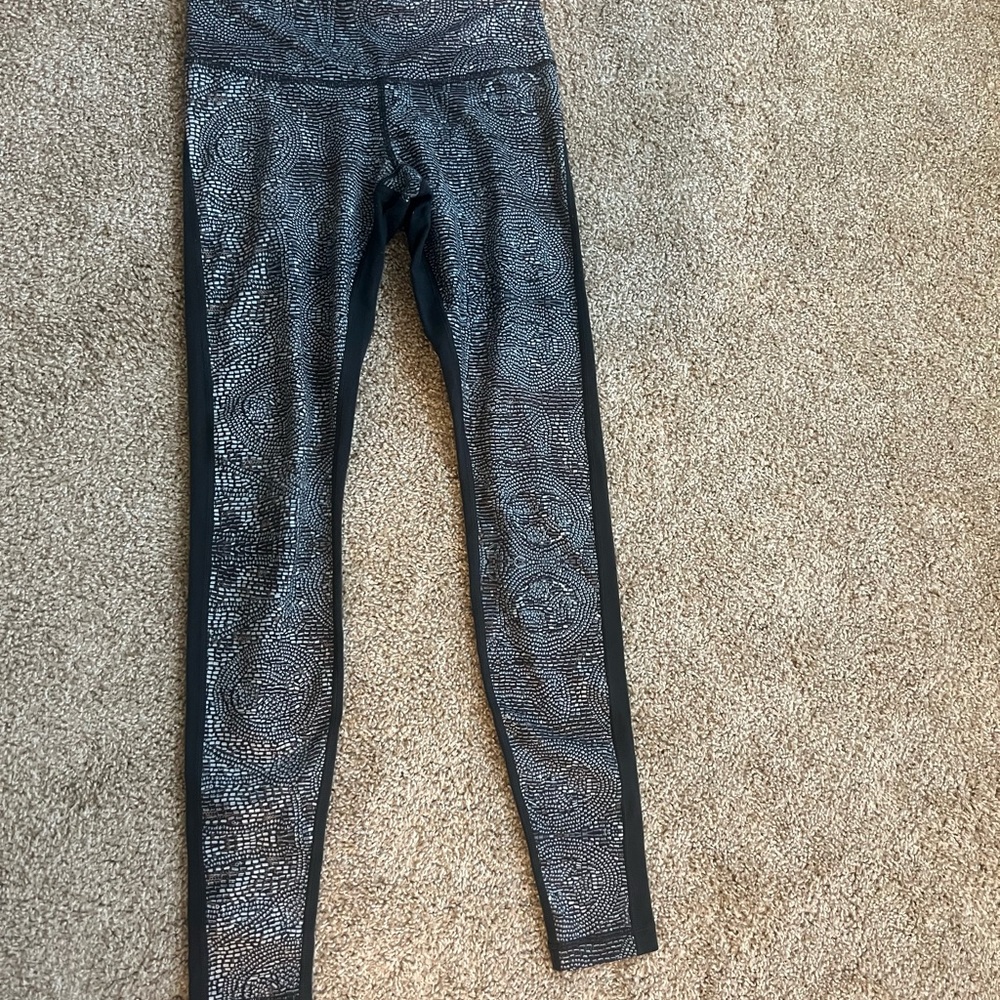 Like lemon womens leggings. Size 6